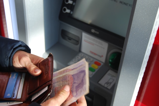 A person at a cashpoint - keynetics access control systems for banking