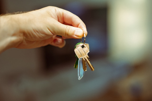 A person holding keys